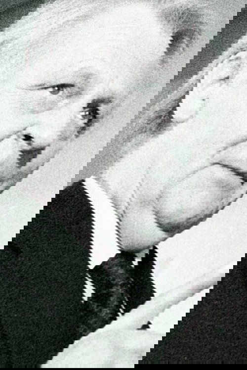 Arnold Marquis as Programdirektor