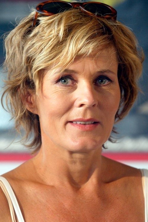 Kjersti Holmen as Emma Klinke