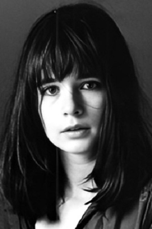 Leonora Fani as Flavia