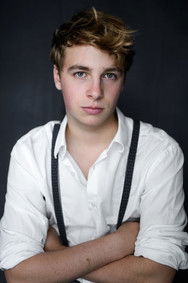 Matti Schmidt-Schaller as Noah Maertens