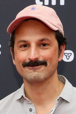 Marcel Zyskind as Tjener