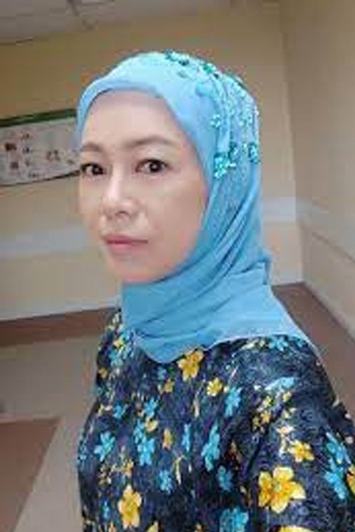 Mandy Chong as Ying's mother