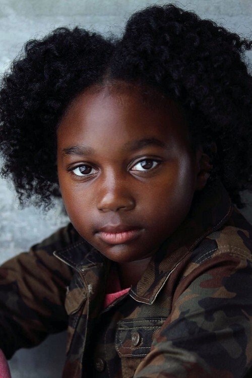 Londonrose Sellars as Savannah Goodmanson