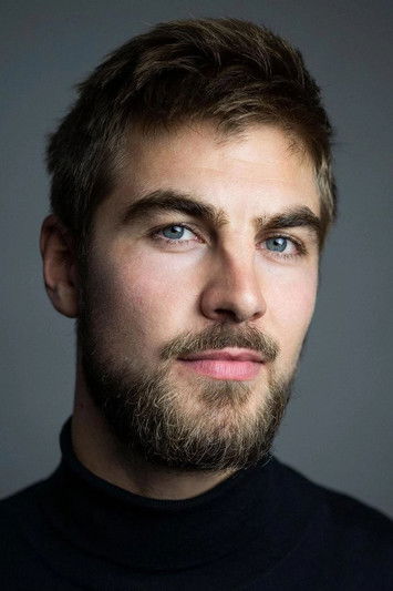 Eskil Tonnesen as Henrik