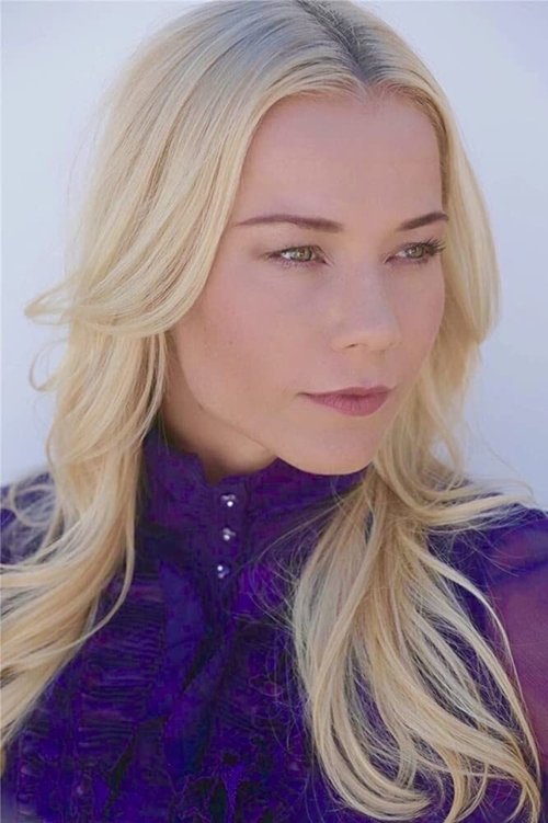 Sofie Norman as Dominique