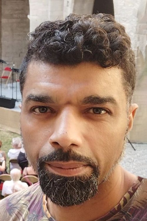 Claudio Dos Santos as Raphaël