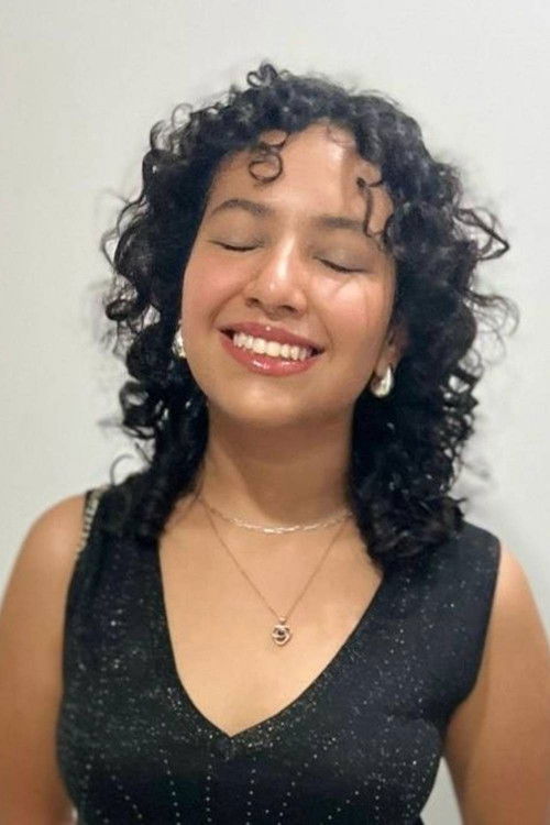 Mariel Díaz as Extra