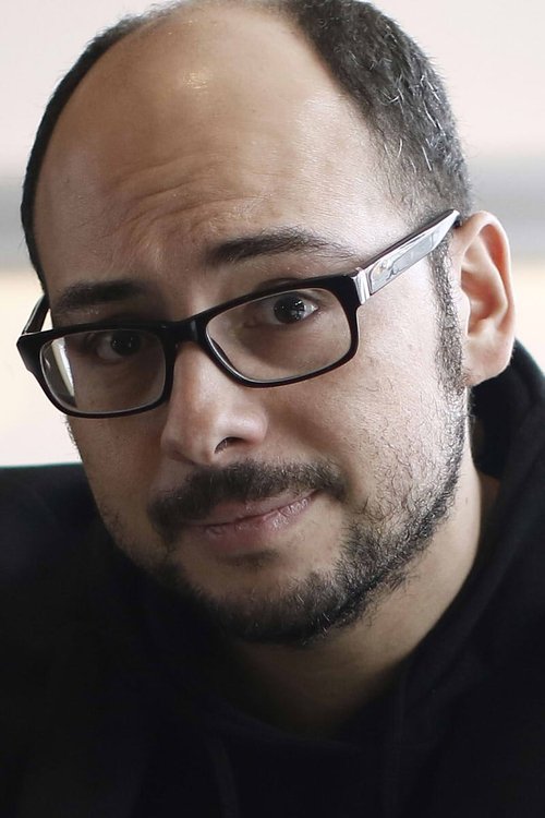 Nicolás López as Amigo extraño