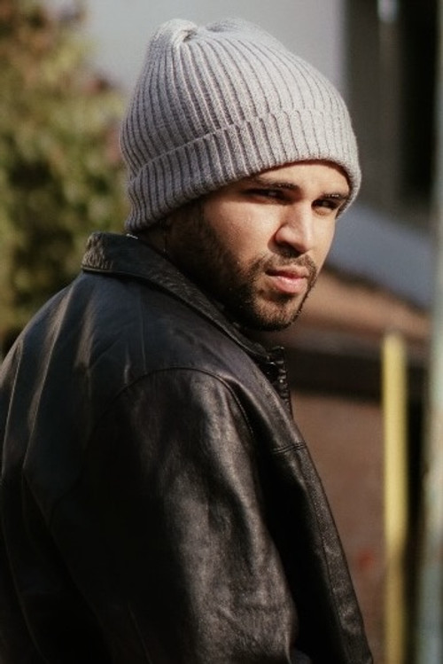 Oliver Martin as Carlos Apareo