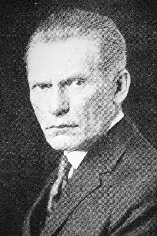 Bernard Siegel as Pawnee