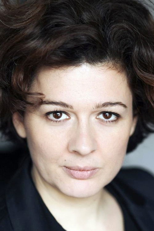 Heidi Becker-Babel as Soignante de Nuit