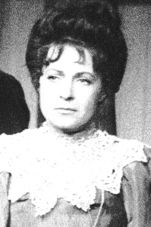 Julia Dancourt as Mme Juzeur