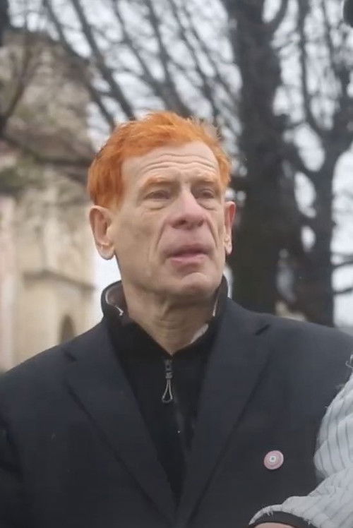 Gilles Broussaud as Self