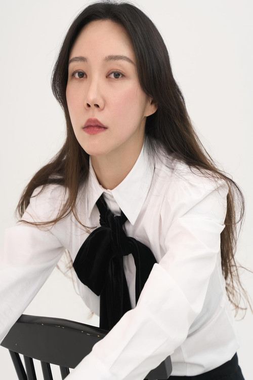 Choi Seo-yoon as Wedding Fair Woman