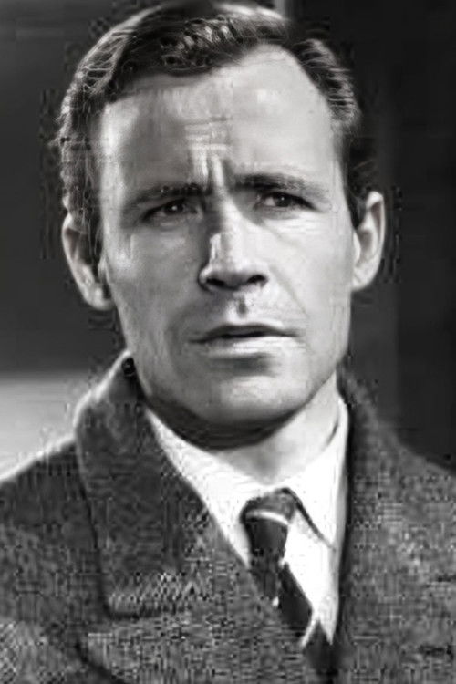 Héctor Gancé as Fernández