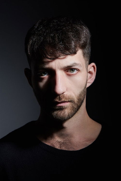 Swan Bélémy as Milo / Chaud