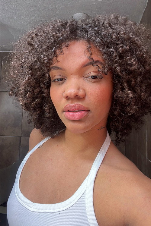 Carolina Mota as Luana