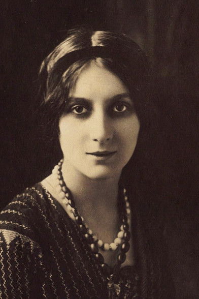 Stacia Napierkowska as Fanny Thompkins