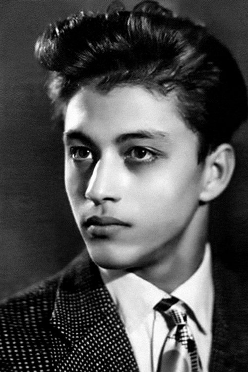 Ruslan Akhmetov as Edik