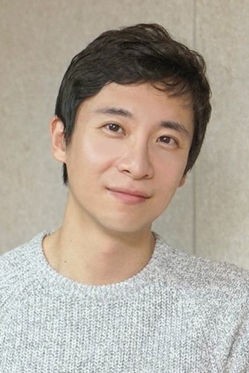 Ryu Seung-gone as Lee Jin Seong / Park Jong Gun (voice)
