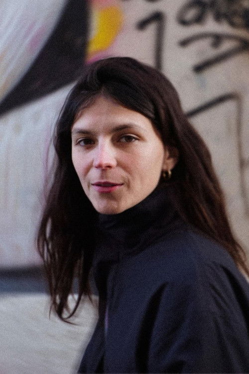 Lili Cazals as Hazel