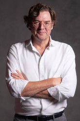 Álvaro Longoria as Hombre Turista Entrada (segment "Diary of a Beginner") (as Alvaro Longoria)