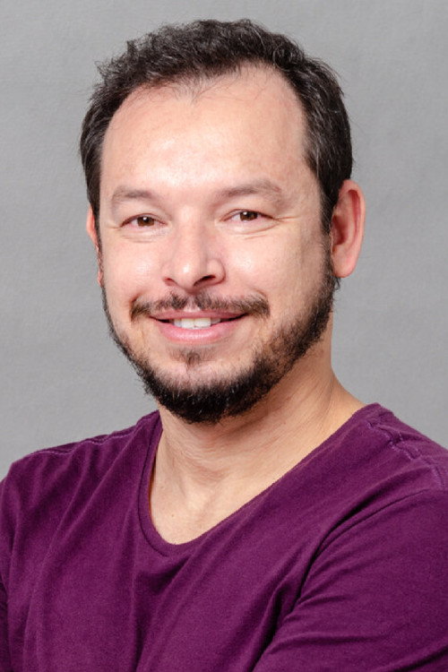 Rodrigo Lacerda as Assis