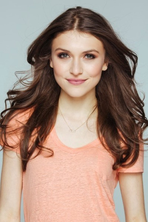 Elle Winter as Lola Johnson