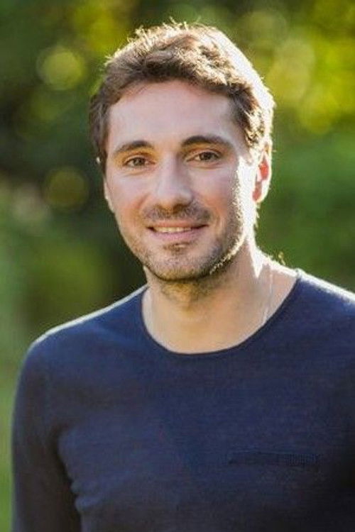 Geoffrey Sauveaux as Bertrand, Robinson's friend