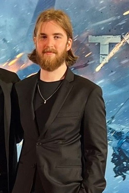 Eduardo Maclean as Vlogger