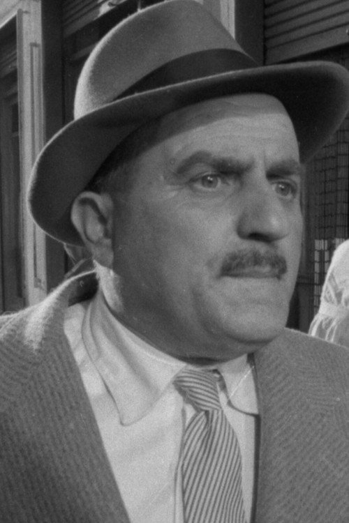 Gjon Karma as Plaku ne autobus