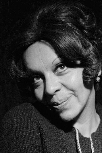 Gladys del Río as Alejandra's Mother