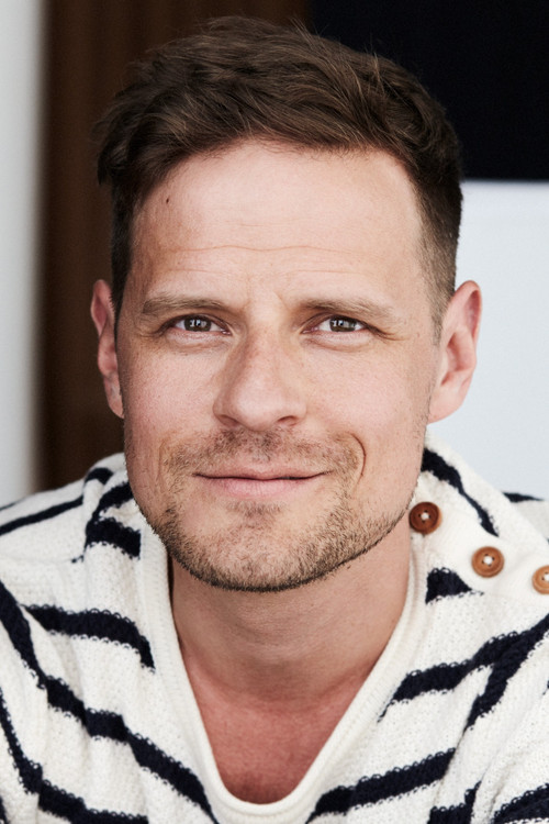 Peter Kanerva as Ari Rimpiläinen