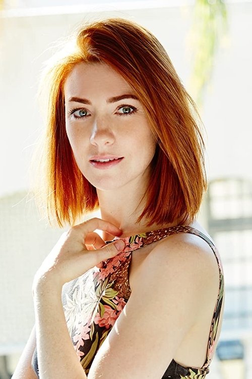 Elise Jansen as Cavewoman