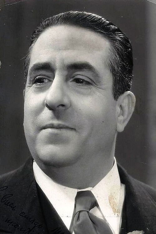 Luis Villasiul as Juez