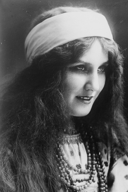 Marguerite Carré as Mme Laure