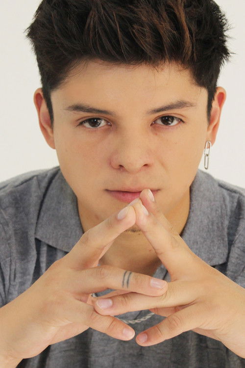 Jorge Baeza as Buitre Joven