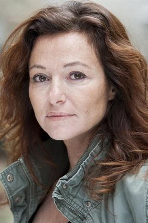 Alexandra Simon as Valérie