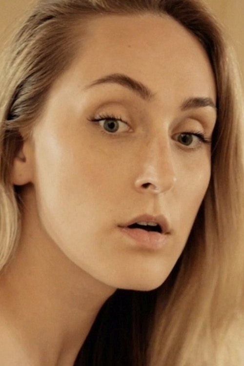 Julia Hiemer as Choir Girl