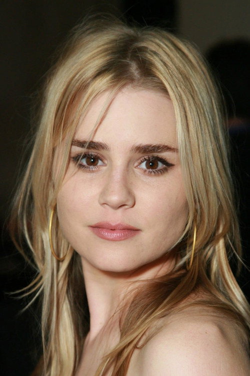 Alison Lohman as Honey Bear Girl