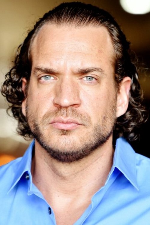 Owen Harn as Luke Lawson