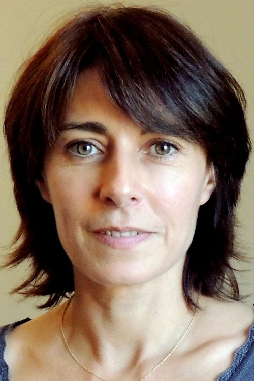 Marilyne Canto as Valérie