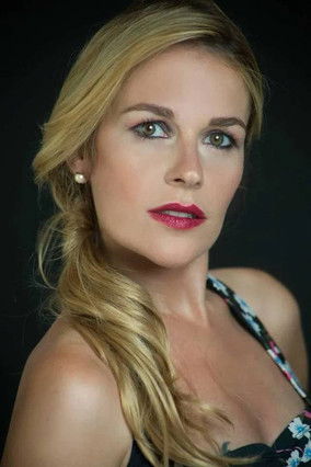 Rosario Serna as Ana