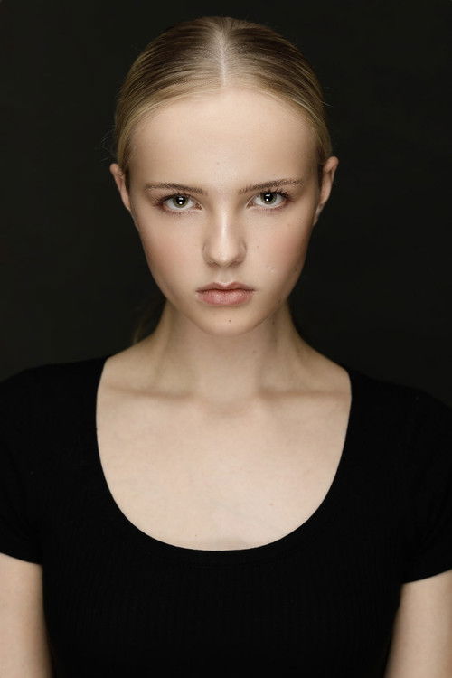 Klara Linderstål as Luna (Lead)