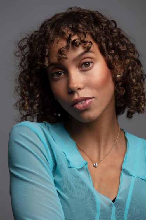 Olivia Essén as Hawa