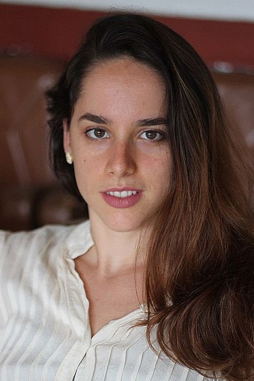 Manoela Aliperti as Teresa Rodrigues Mello (Tetê)