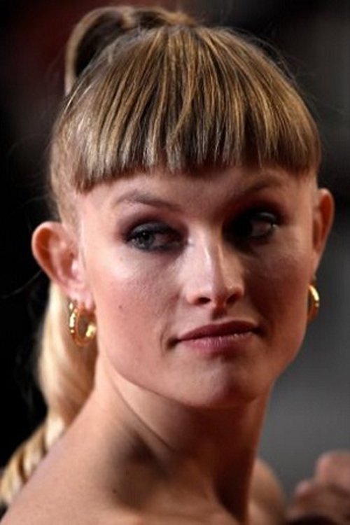 Isabelle Nicou as Nora