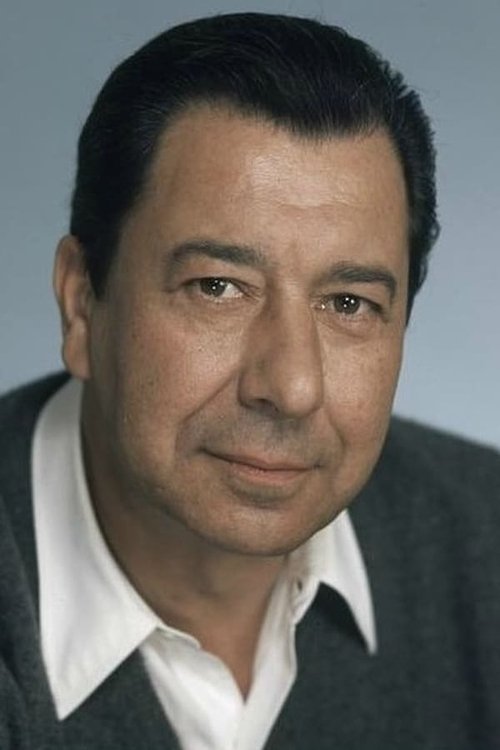 Paul Meurisse as Le capitaine Lucien Sommervill - l'ex amant d'Arabella