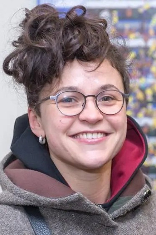 Ruslana Khazipova as Olia