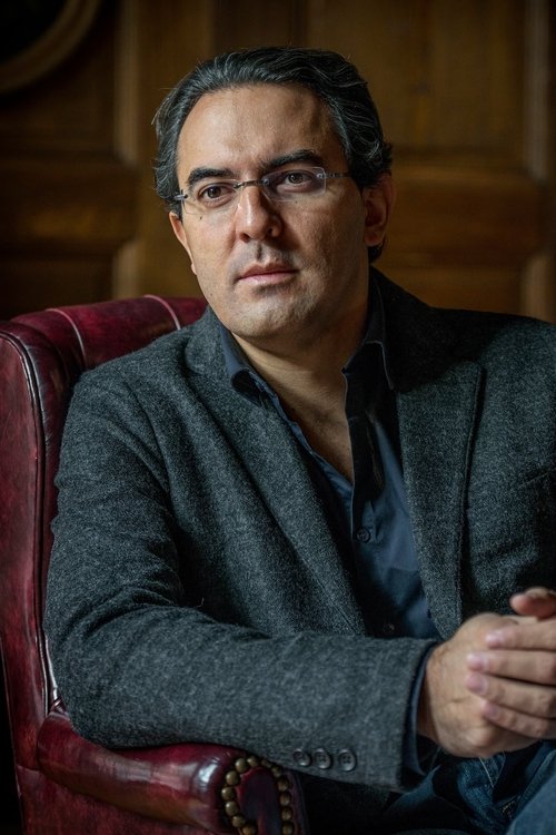 Juan Gabriel Vázquez as Self